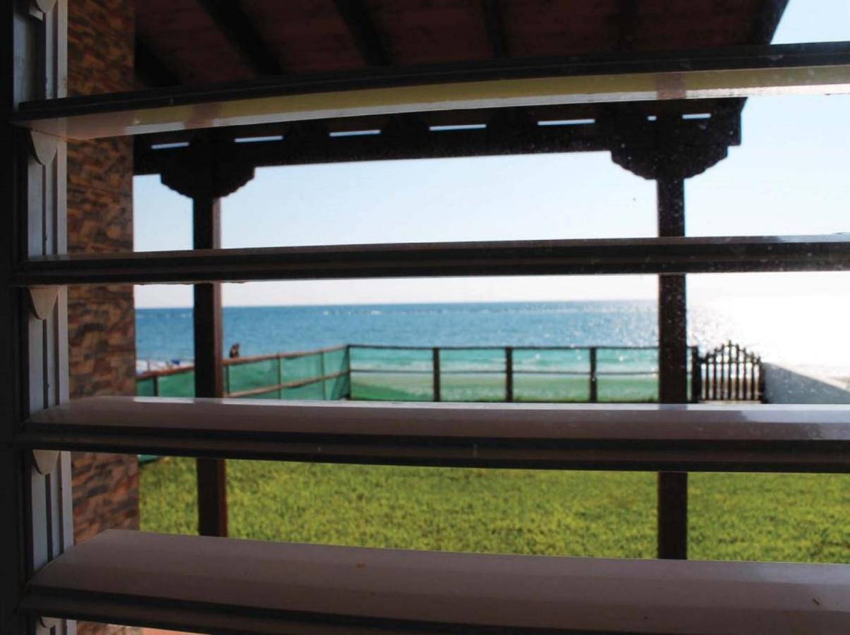 Panorama Beach House, 5 Meters To The Sea Перволія Екстер'єр фото